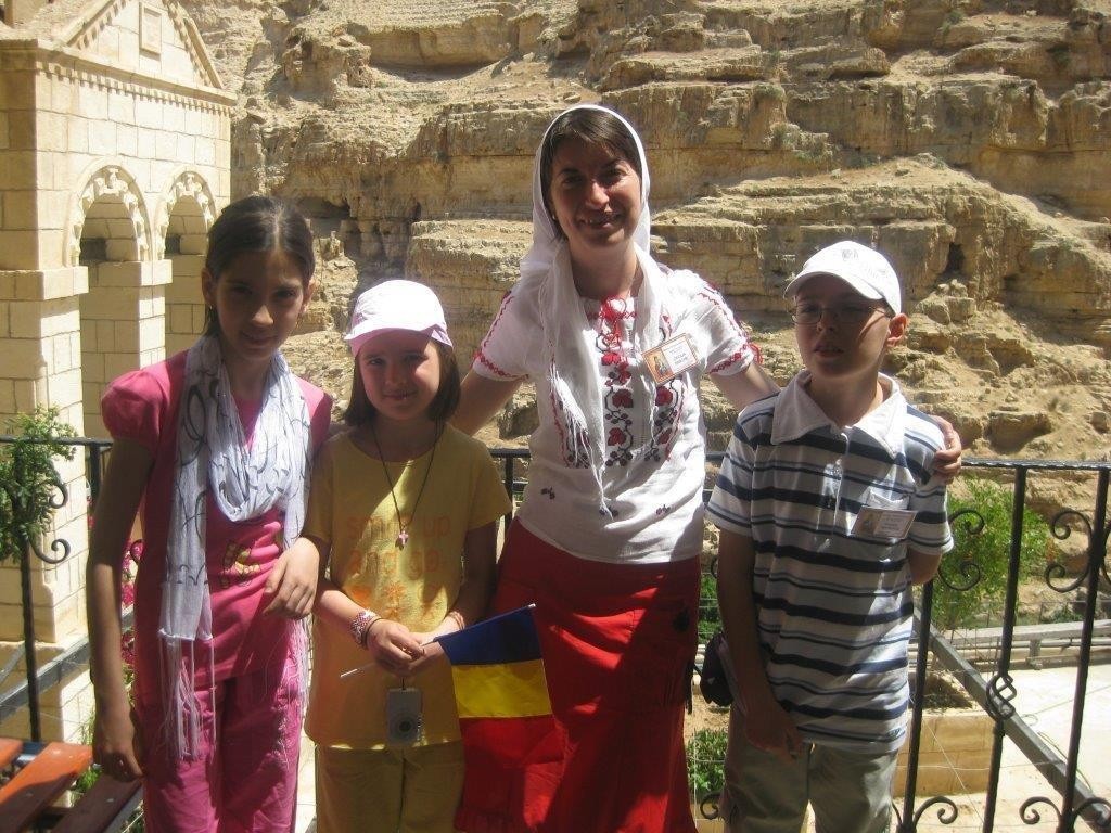 La Hozeva, in fata pesterii Sfantului Ilie