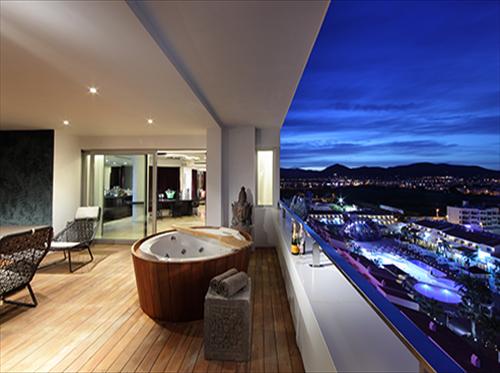 The I'm on the top world suite